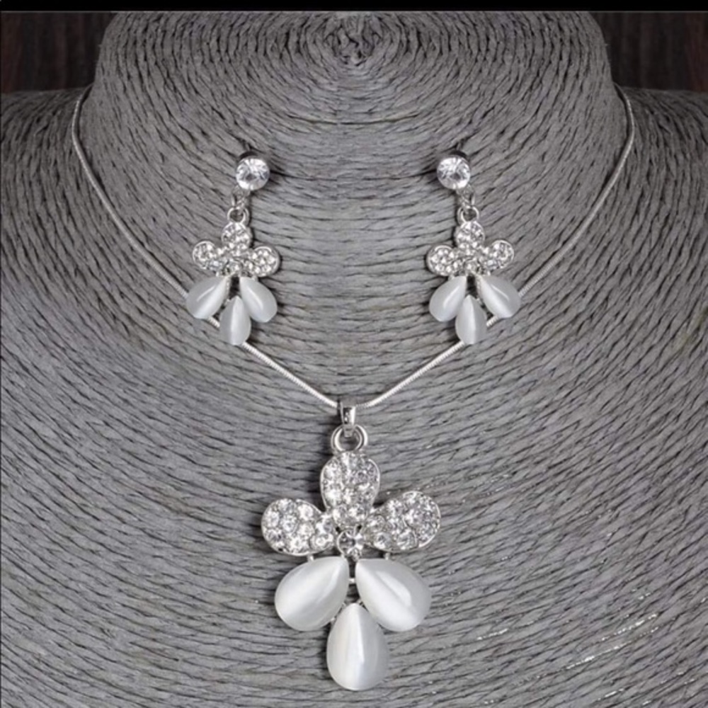 Flower Necklace Earrings Set